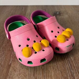 Crocs Barney in Pink & Green Size: 9C